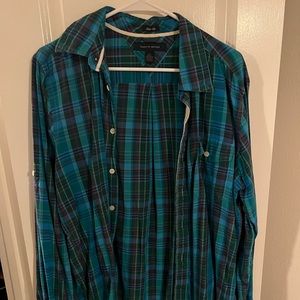 Tommy Hilfiger slim fit plaid button down. Size large.